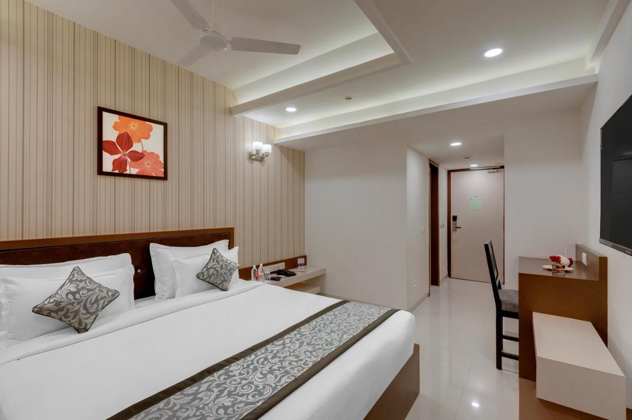 Click Collection Jaipur, Sindhi Camp Hotel Bagian luar foto